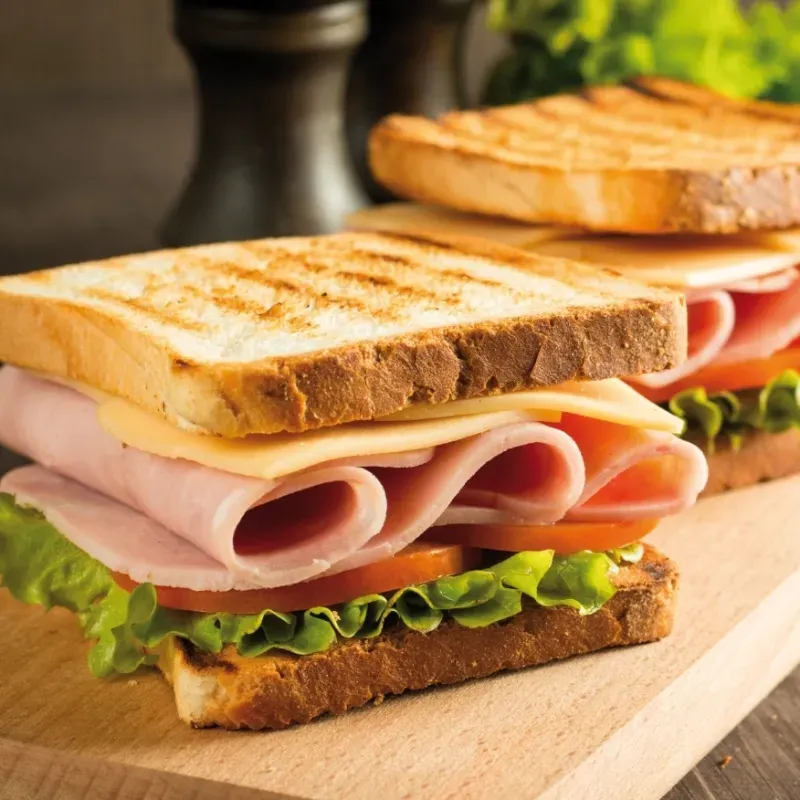 Sandwich de jamón y queso