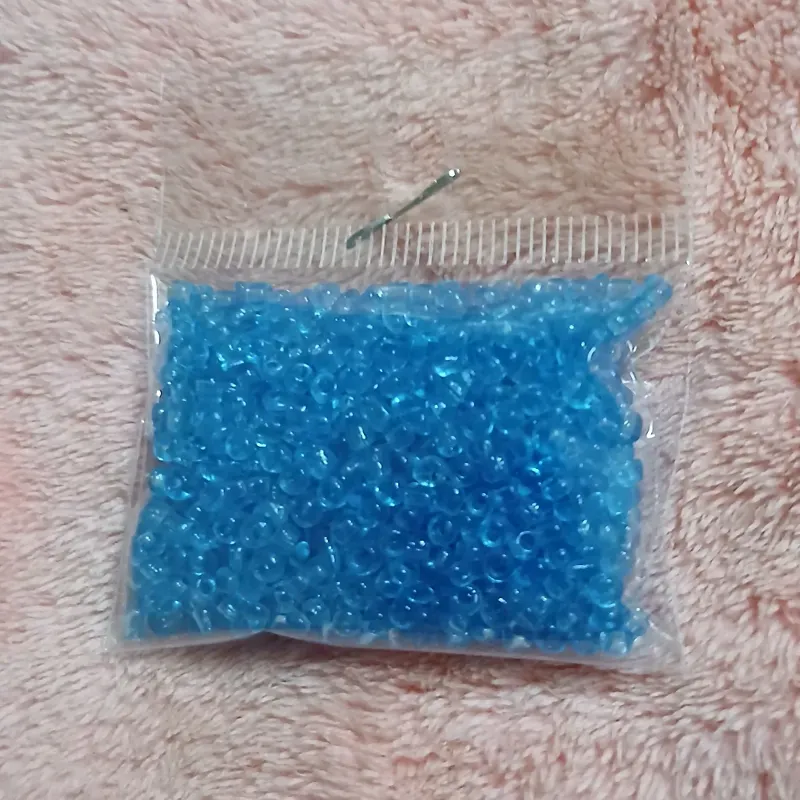 Mostacillas azul claro transparente