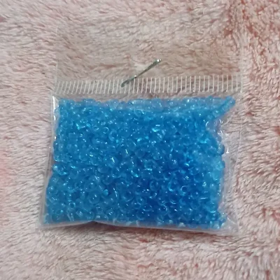 Mostacillas azul claro transparente