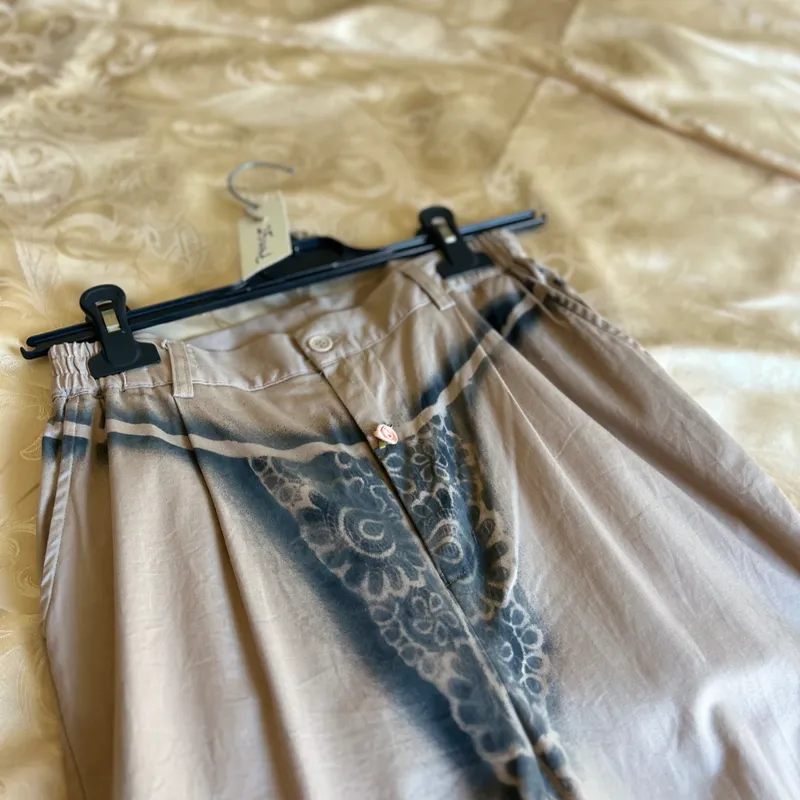 Pantalon beige intervenido