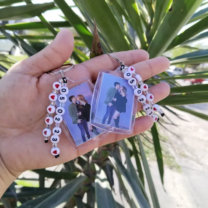 PAREJA LLAVERO ACRÍLICO CON CUENTAS