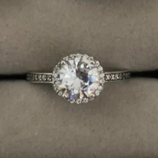 Anillo piedra blanca redondo