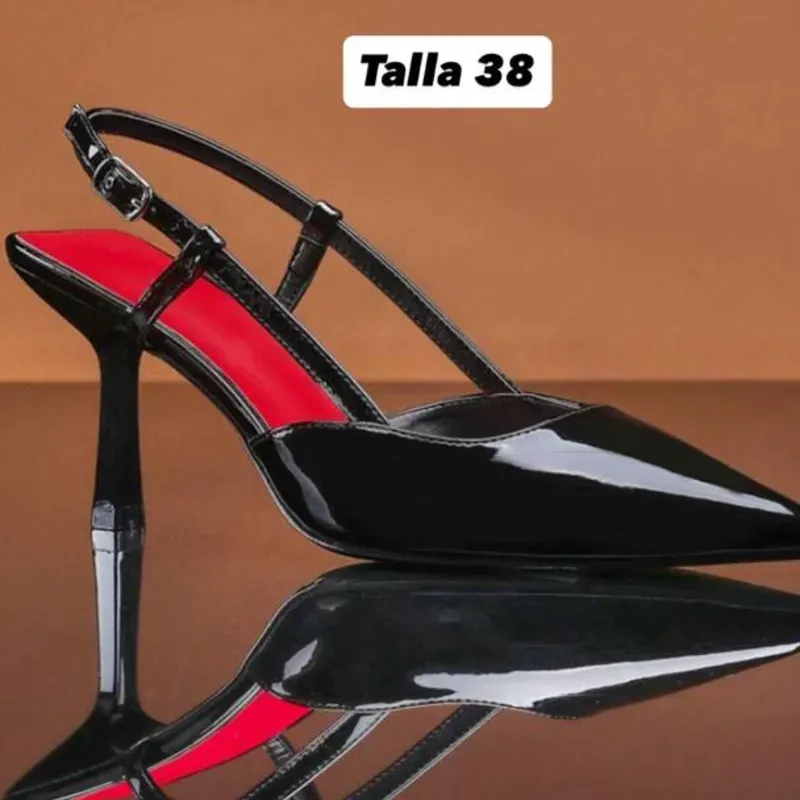 Zapatos de tacón puntifinos