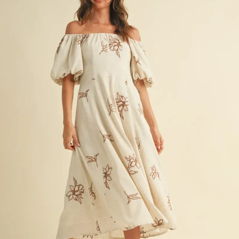 Vestido beige con flores bordadas