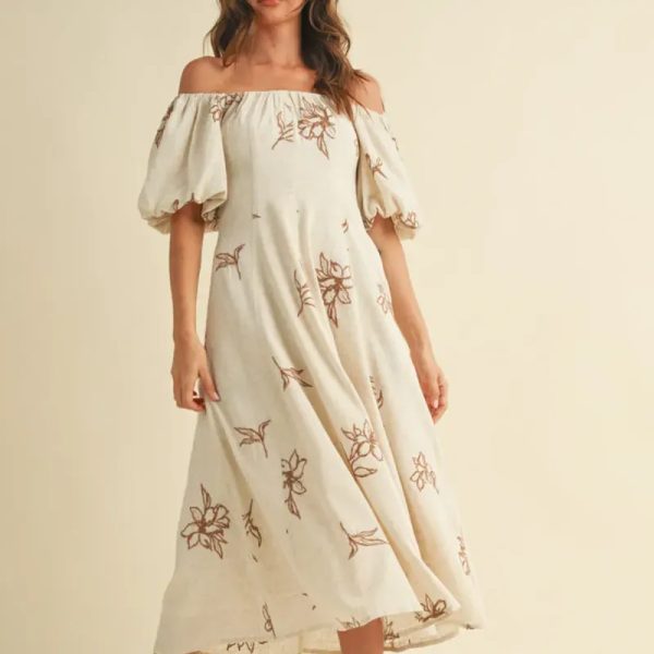Vestido beige con flores bordadas