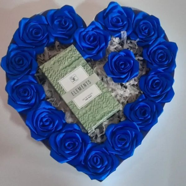 Caja corazón de rosas eternas y perfume