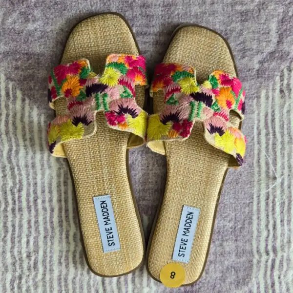 Sandalias Steve Madden bordado de colores