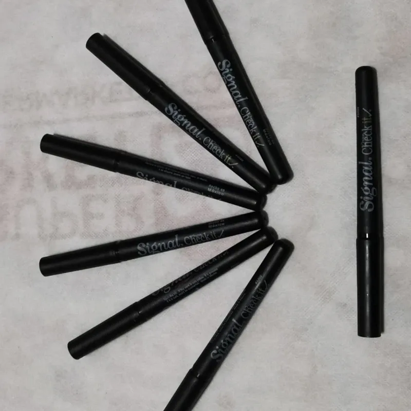 Plumón detector de billetes falsos