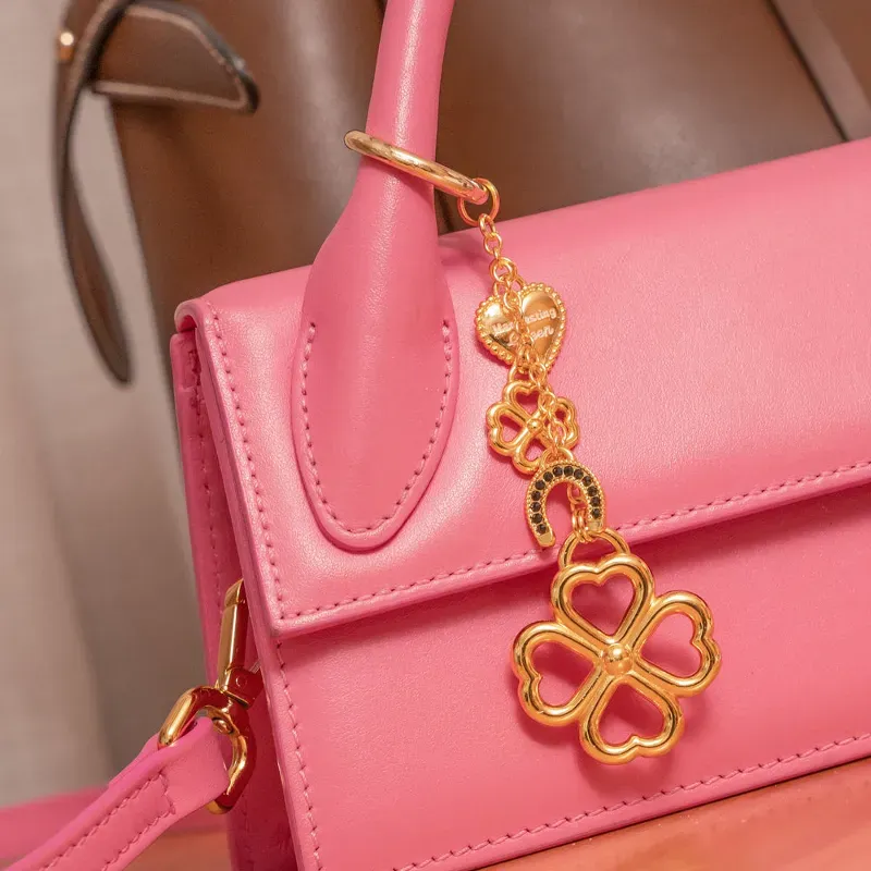 Llavero Made Of Luck AVEMARÍA X TERS