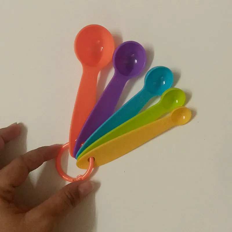 Cucharas medidoras de colores