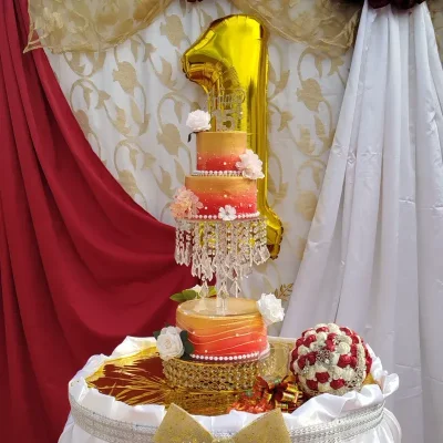 Rojo y dorado para quinceañera