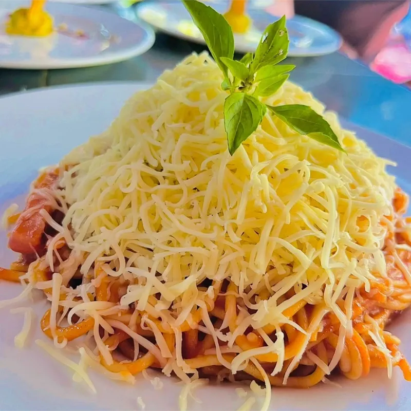 Espagueti con jamón y queso