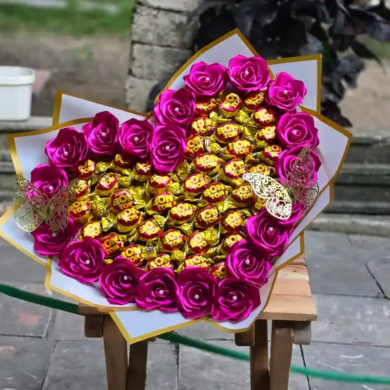 Ramo en forma de  con 40 bombones