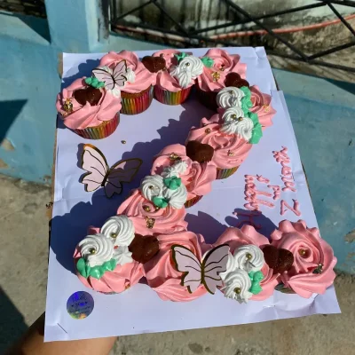 Cupcakes formando el “2”