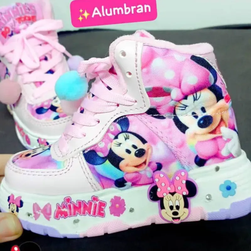 BOTAS MINNIE DETALLES ROSA Y LILA  Alumbran
