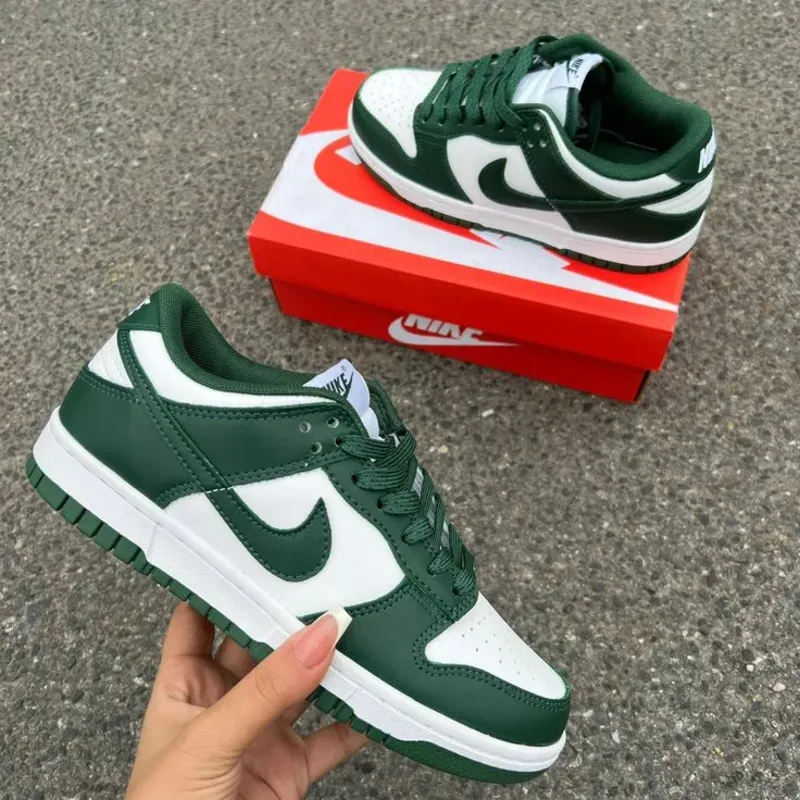 Nike blancas y verdes