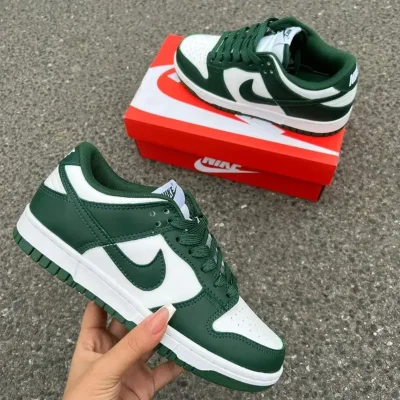 Nike blancas y verdes