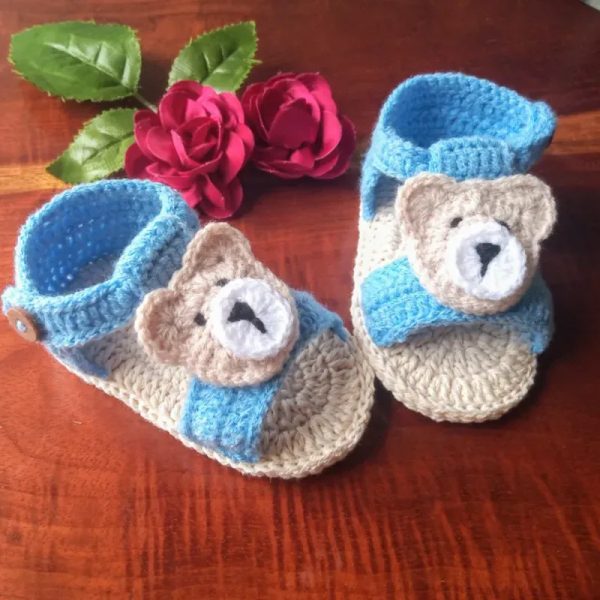  Sandalias tejidas a crochet con osito!!! .Modelo unisex✨