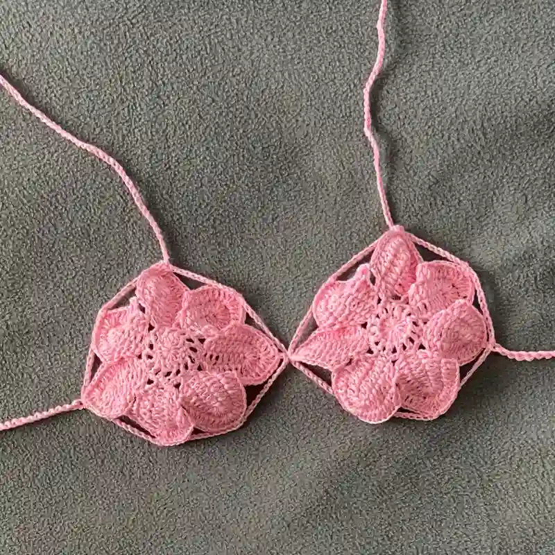 Top en forma de flor