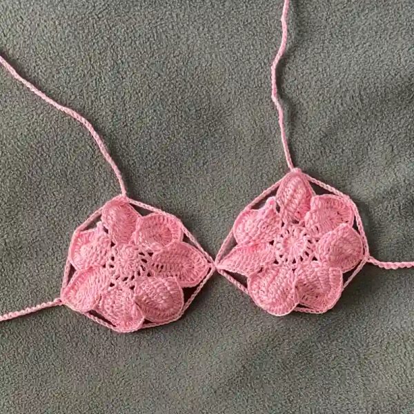 Top en forma de flor