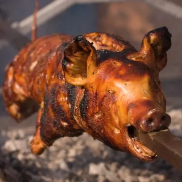 Cerdo asado en púa