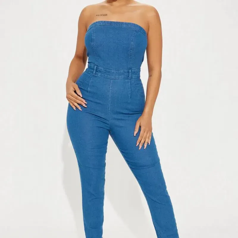 Mono enterizo de mezclilla