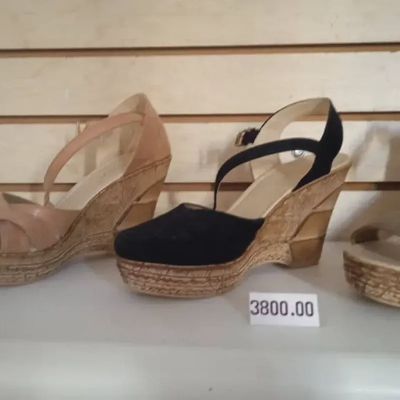 Zapatos altos para mujer. (Bazar Jocuma)