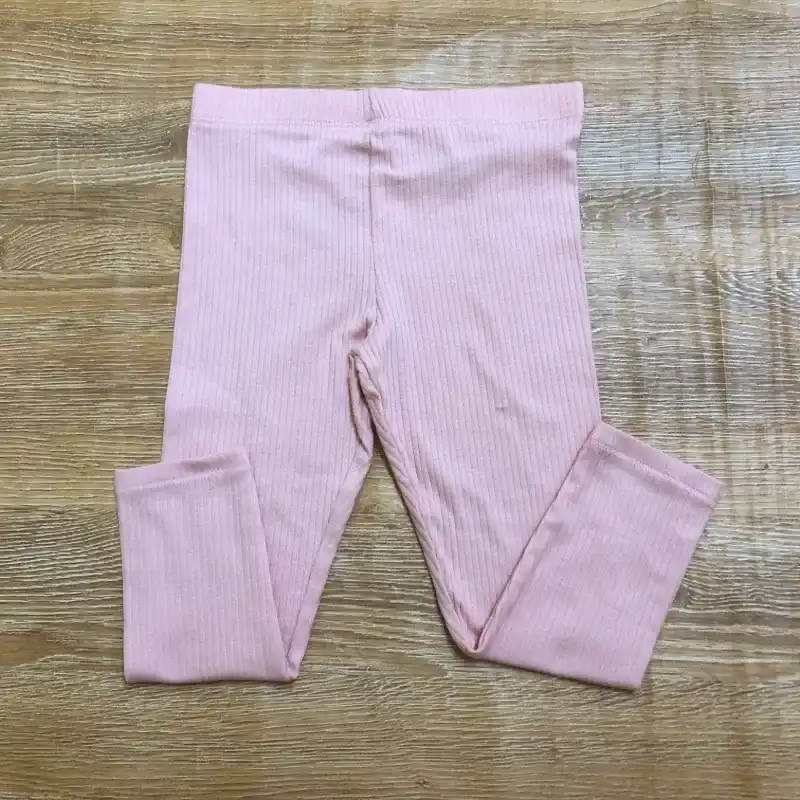 Leggins de canalé color rosado