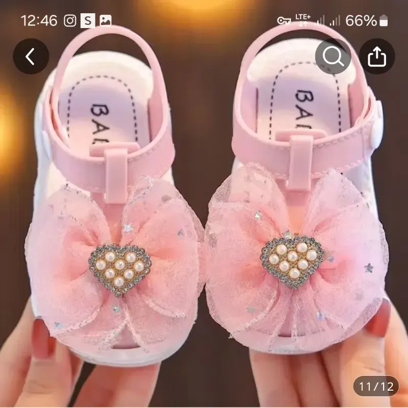 Sanadalias engomadas niñas