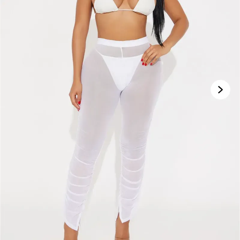 Pantaloneta de playa color blanco