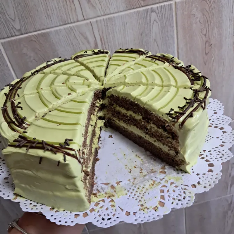 Pistachio chocolate cake