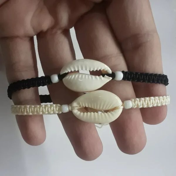 Pulsera tejida con caracol karuy