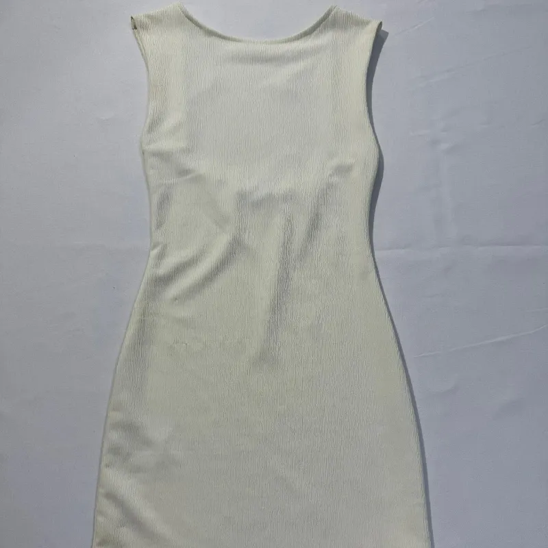Vestido Blanco Corto Escote en Espalda