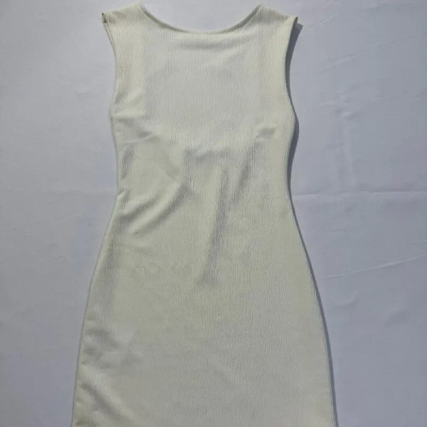 Vestido Blanco Corto Escote en Espalda