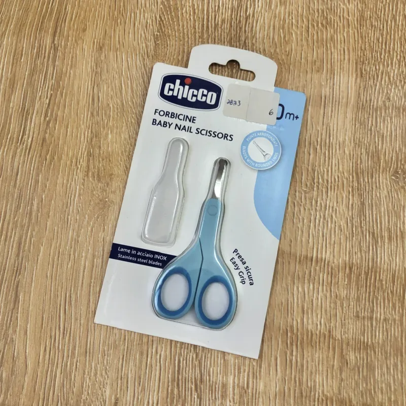 Tijeras para cortar uñas color azul