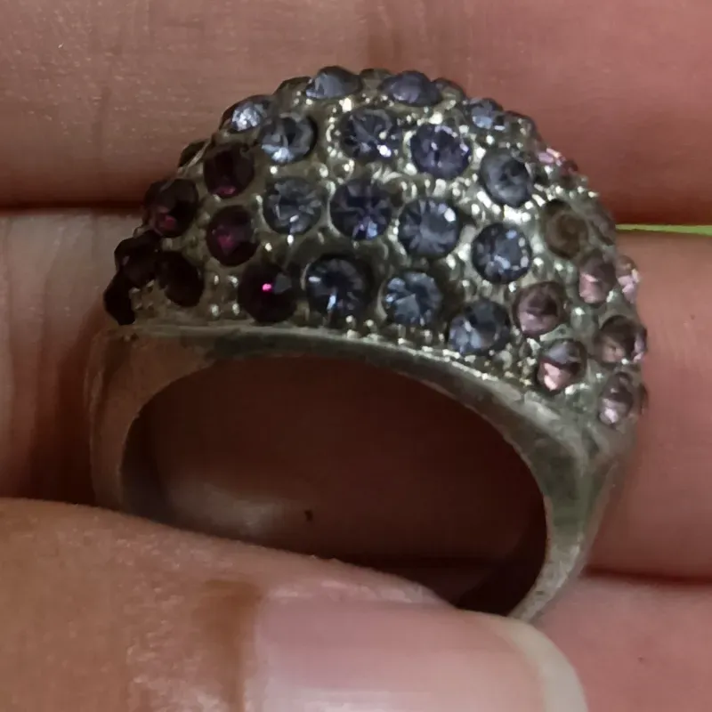 Anillo con Diamantes violetas