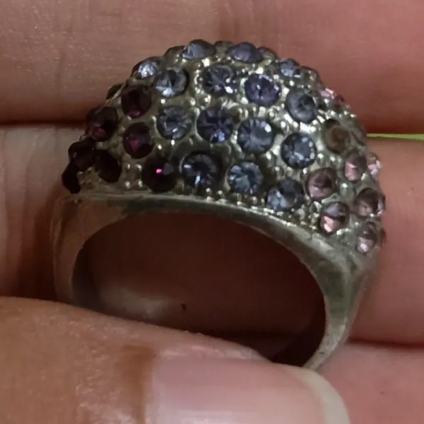 Anillo con Diamantes violetas
