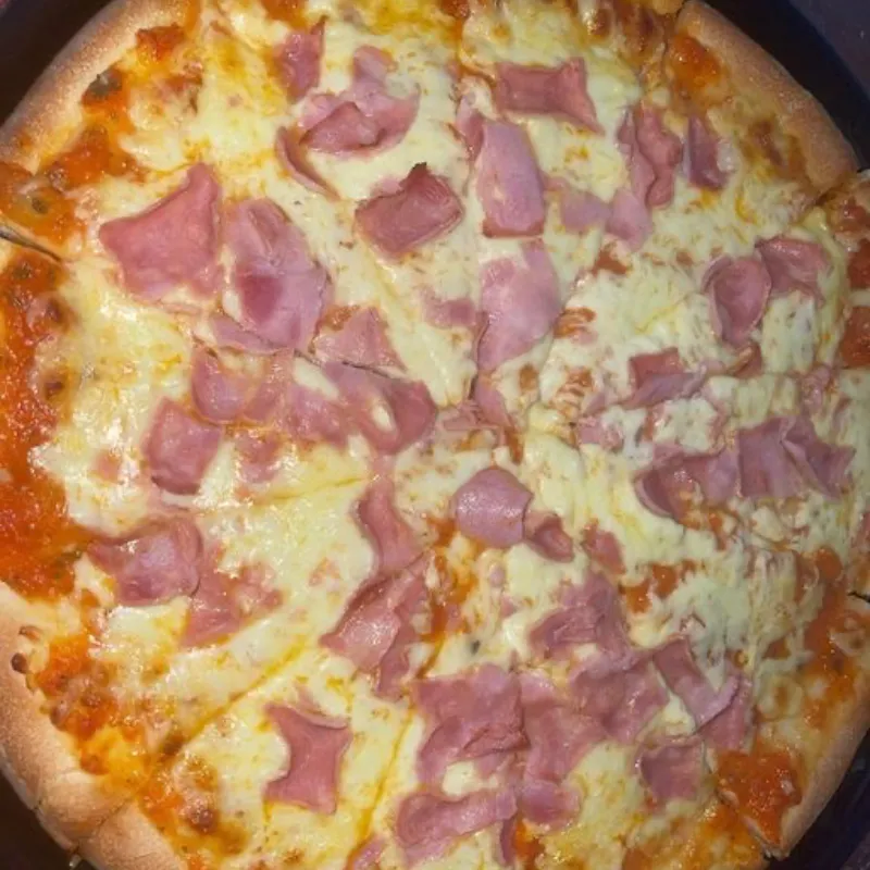 Pizza con Jamón Bravo