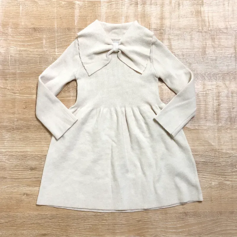 Vestido de mangas largas color beige