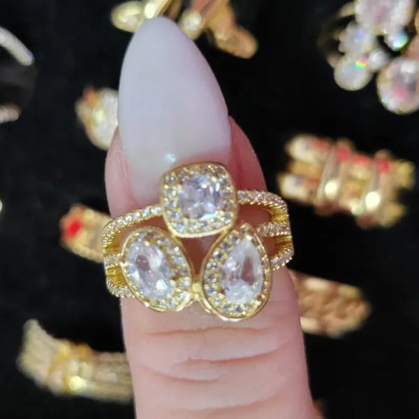 Anillo con piedras