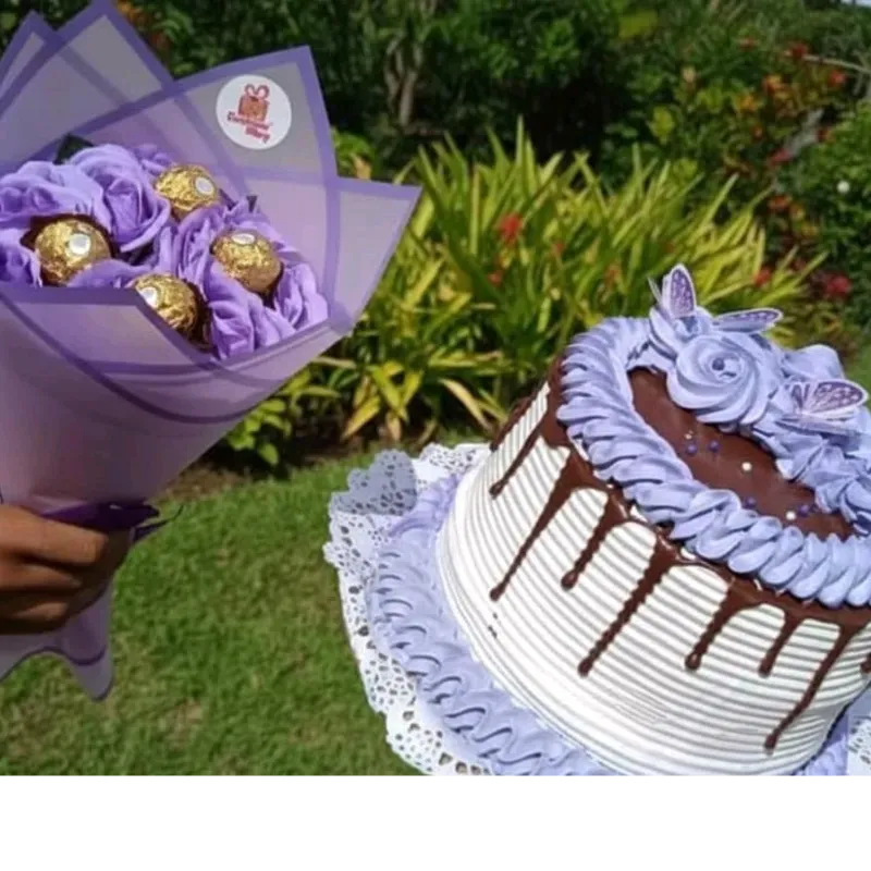 Combo Pastel y Ramo de rosas eternas con bombones