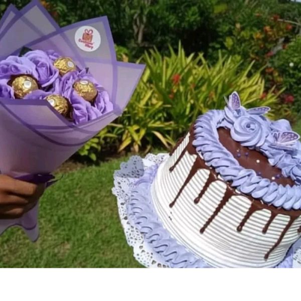 Combo Pastel y Ramo de rosas eternas con bombones