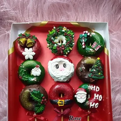 Caja de 3 brochetas de minidonas FELIZ NAVIDAD �