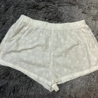 Short Blanco de ojal