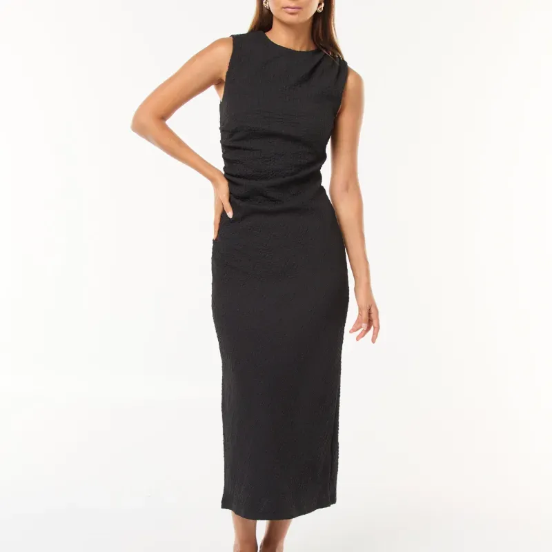 Vestido gris fruncido