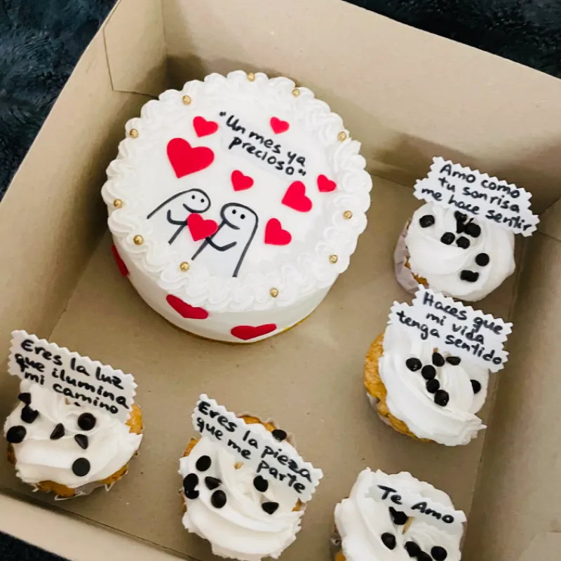 Minicake + 5 cupcakes (decoración no comestible)
