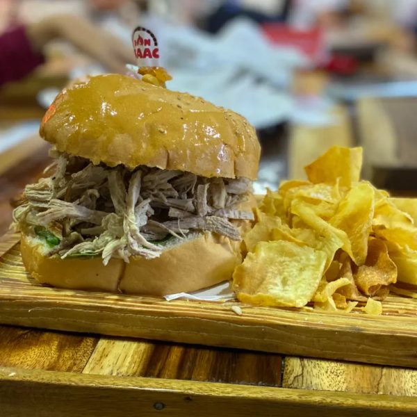 Pan con Cerdo Asado