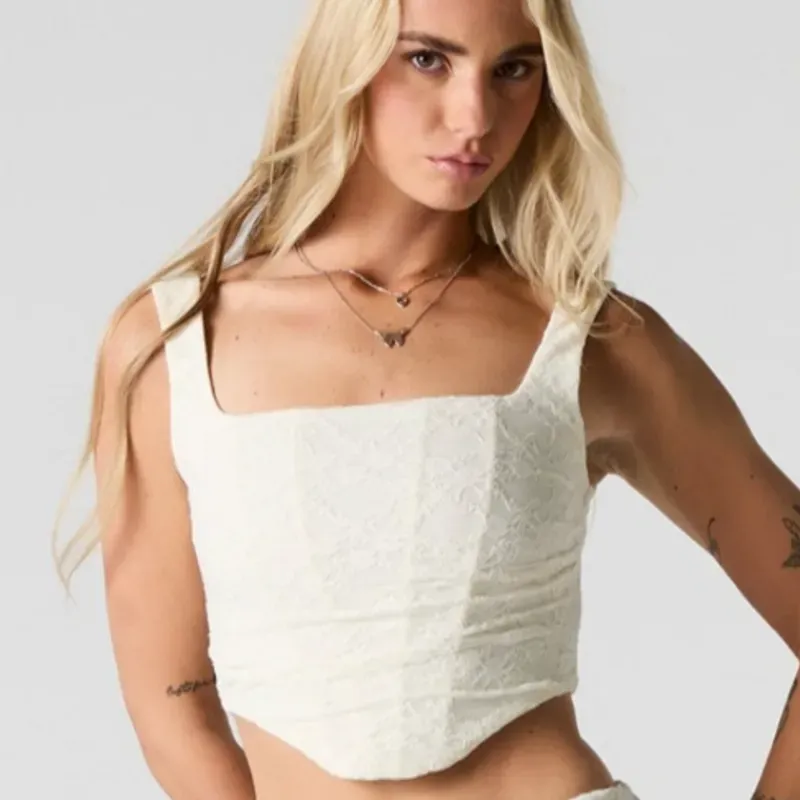 Corset blanco de encajes