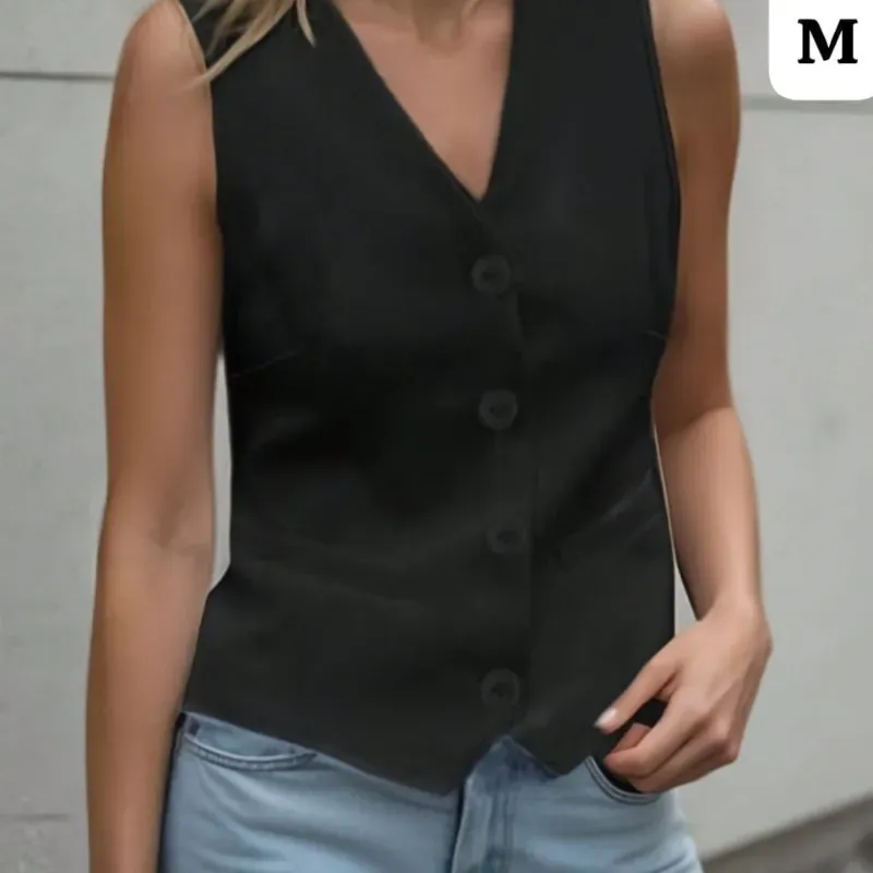  Chaleco Black Urban – Elegancia casual con estructura visual y actitud empoderada