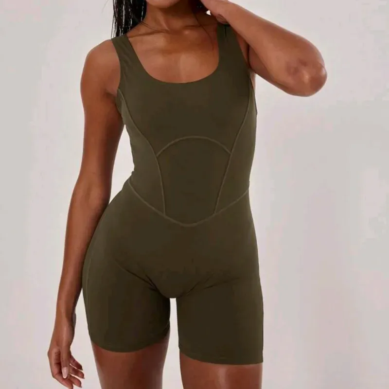 Mono deportivo carmelita